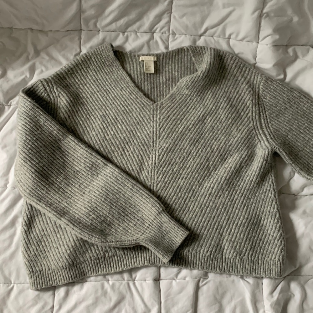Puffy sleeve slightly cropped H&M sweater